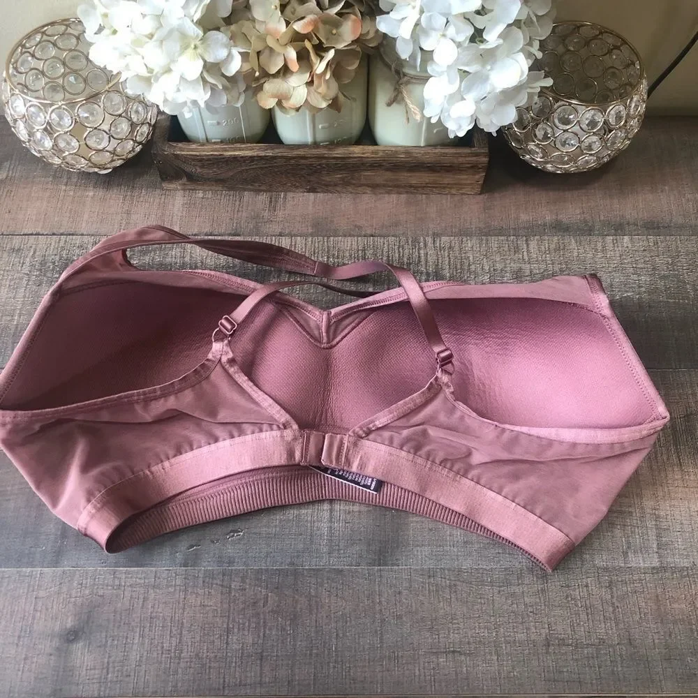 Victoria’s Secret Incredible Lightweight Max Sports Bra 40DD